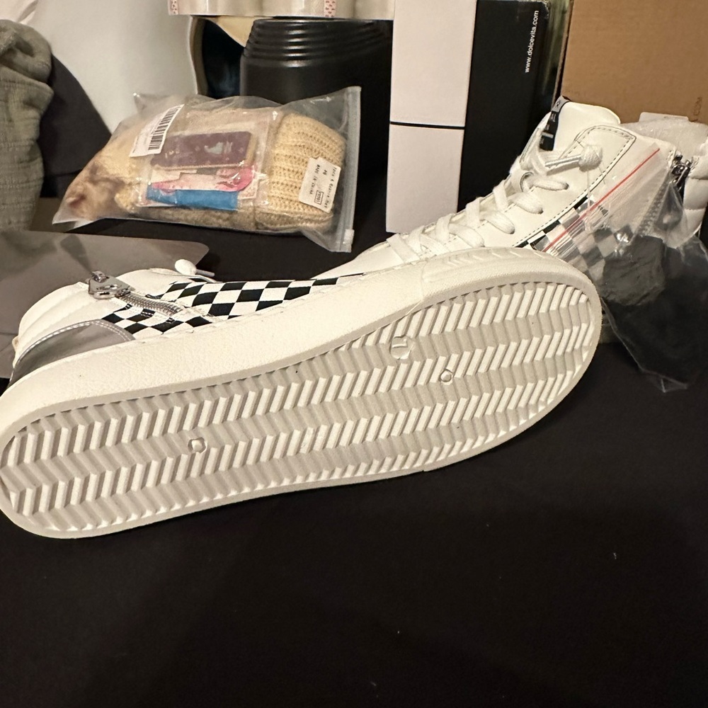 Vintage Havana White and Black Sneakers with Silver and Gold Accents - Picture 6 of 7